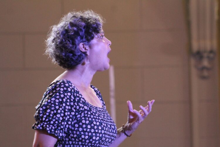 Bárbara Llanes durante ensayo de "Actea". Foto: Ubail Zamora.