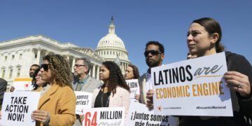 Empresarios latinos de EEUU piden a Trump dejar de atacar a su comunidad, motor económico. Foto: EFE/ Lenin Nolly