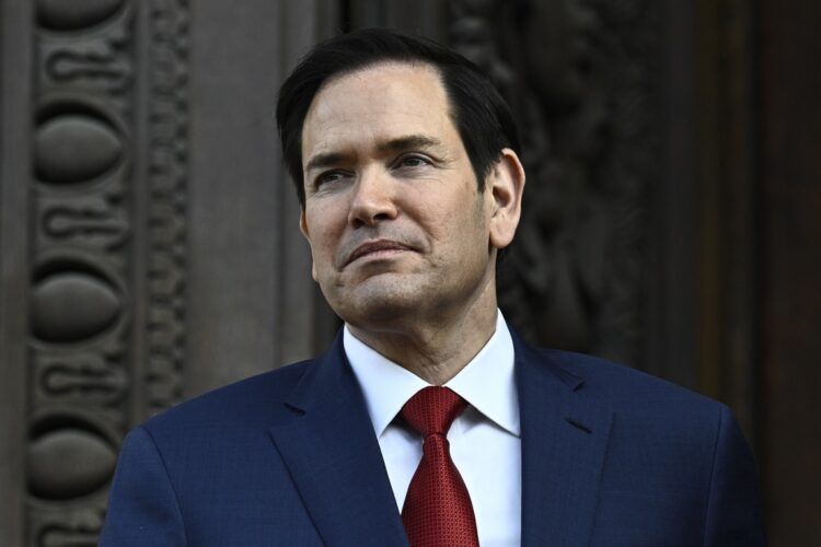 El secretario de Estado estadounidense, Marco Rubio, antes de una reunión bilateral con el ministro francés para Europa y Asuntos Exteriores. En París, el 17 de abril de 2025. Foto: JULIEN DE ROSA/ EFE/EPA/POOL MAXPPP OUT.
