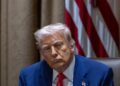 Trump durante una reunión de su gabinete, el 10 de abril de 2025. Foto: EFE/EPA/SHAWN THEW / POOL.