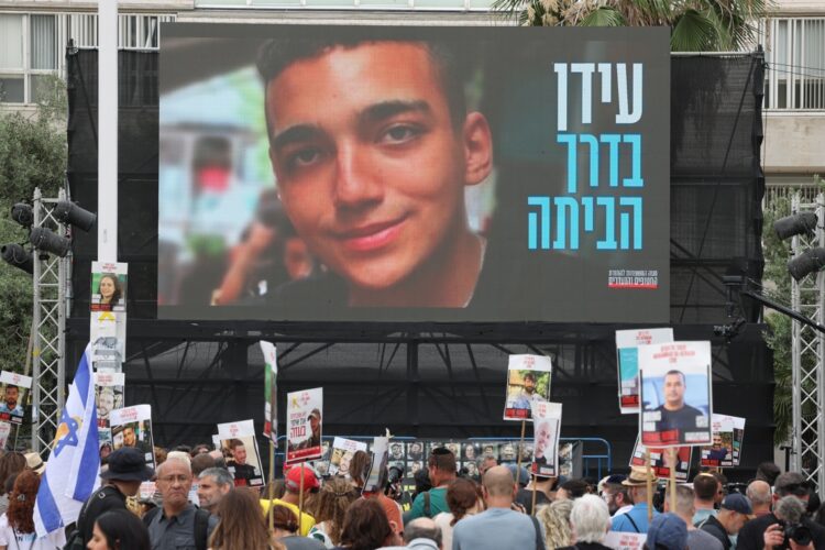 Hamas  libera al soldado estadounidense-israelí Edan Alexander. Foto: EFE/EPA/