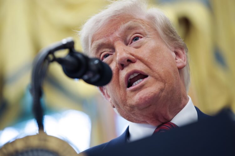 Donald Trump en la Oficina Oval de la Casa Blanca. Foto: EFE/EPA/SAMUEL CORUM / POOL.