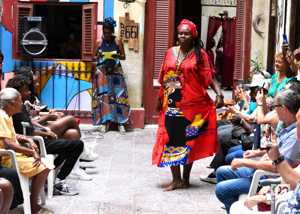 Desfile del proyecto "Reinas Voluminosas Afrodescendientes", en La Habana. Foto: Otmaro Rodríguez.