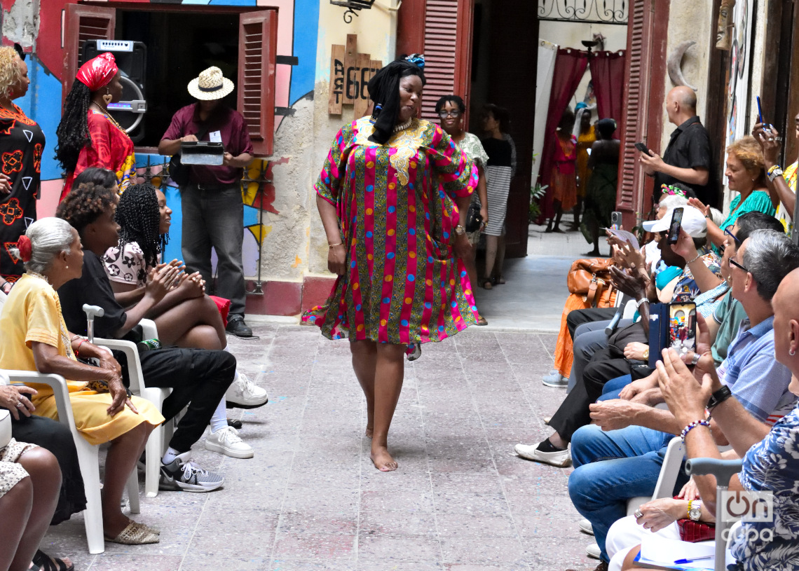 Desfile del proyecto "Reinas Voluminosas Afrodescendientes", en La Habana. Foto: Otmaro Rodríguez.