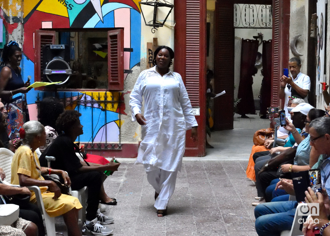 Desfile del proyecto "Reinas Voluminosas Afrodescendientes", en La Habana. Foto: Otmaro Rodríguez.