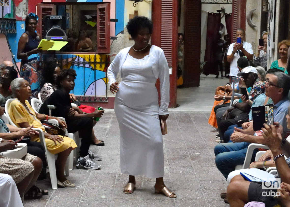 Desfile del proyecto "Reinas Voluminosas Afrodescendientes", en La Habana. Foto: Otmaro Rodríguez.