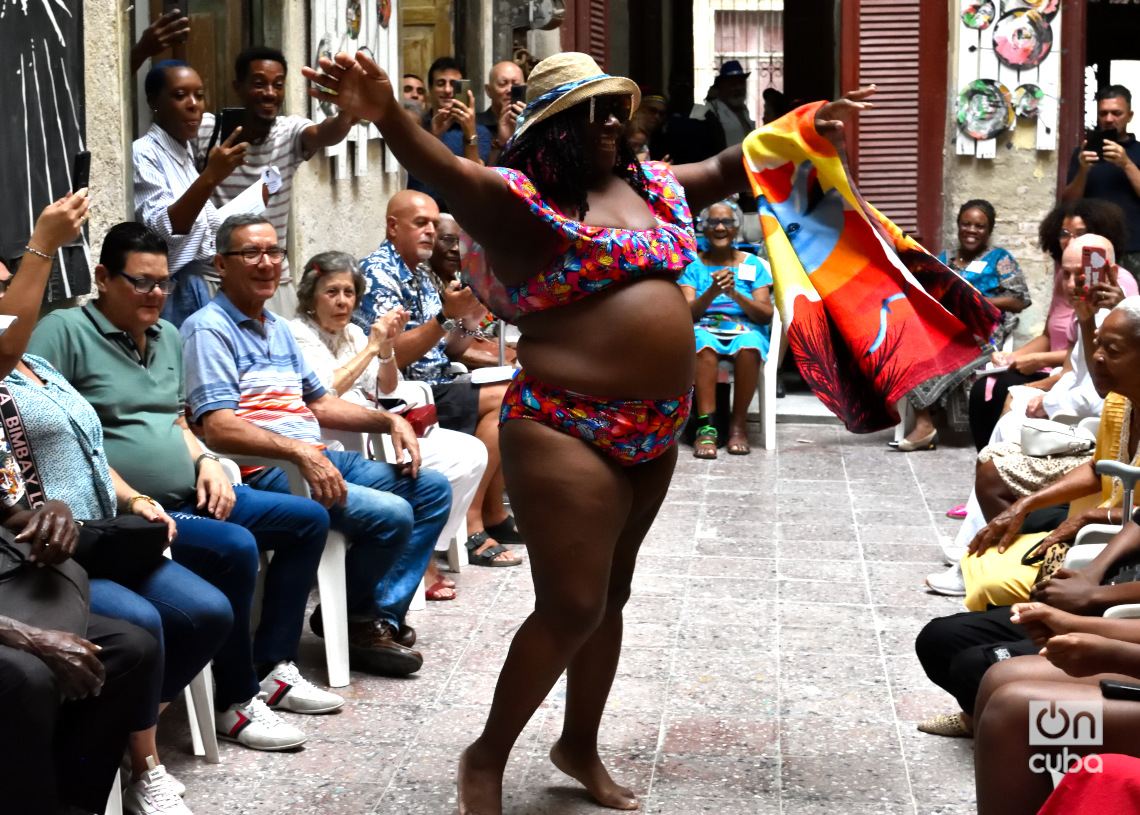 Desfile del proyecto "Reinas Voluminosas Afrodescendientes", en La Habana. Foto: Otmaro Rodríguez.