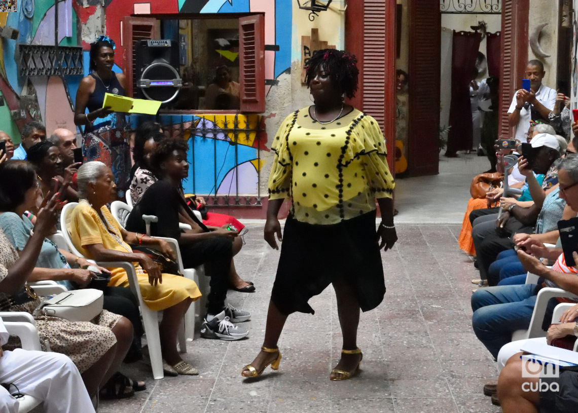 Desfile del proyecto "Reinas Voluminosas Afrodescendientes", en La Habana. Foto: Otmaro Rodríguez.