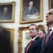 El asesor de seguridad nacional de EE. UU., Mike Waltz (C), y el subjefe de gabinete de la Casa Blanca, James Blair (D), durante una reunión con el presidente Trump. Foto: EFE/EPA/AL DRAGO / POOL.