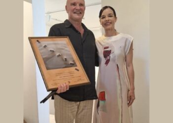 Conceden Premio Internacional de Danza Josefina Méndez al director de Les Ballets de Monte-Carlo. Foto: Facebook/Ballet Nacional de Cuba.