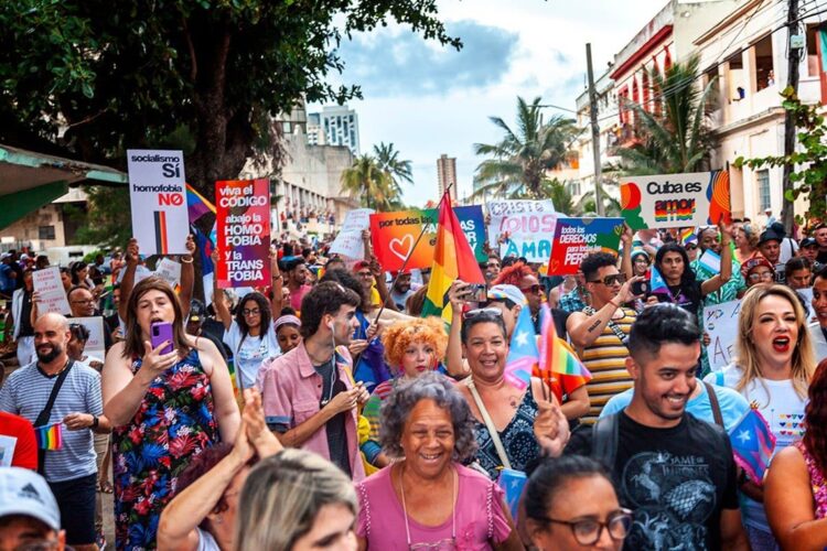 Conga contra la homofobia y transfobia. Foto: Facebook/Cenesex.