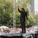 El actor estadounidense Tom Cruise saluda a sus fanáticos en el estreno de 'Misión Imposible: la sentencia final', en Ciudad de México Foto:. EFE/ Isaac Esquivel.