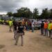 La policía federal durante el arresto de más de 100 inmigrantes indocumentados en un sitio de construcción en Tallahassee, Florida. Foto: Oficina de Investigaciones de Seguridad Nacional (HSI, Tampa), archivo.