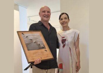 Conceden Premio Internacional de Danza Josefina Méndez al director de Les Ballets de Monte-Carlo. Foto: Facebook/Ballet Nacional de Cuba.