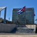 Tribuna antiimperialista "José Martí". Detrás, la Embajada de Estados Unidos en Cuba. Foto: Otmaro Rodríguez.