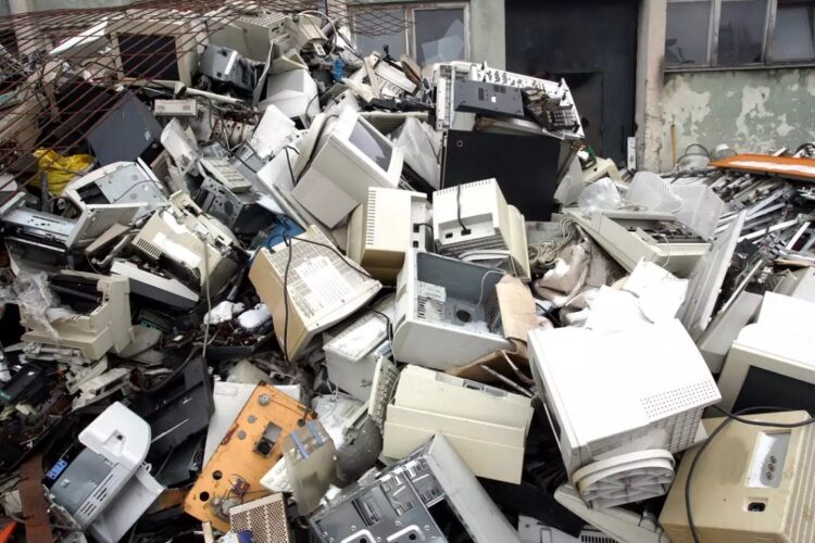 Los países menos desarrollados reciben cada vez más basura electrónica de los países desarrollados. Foto: Expansión / Archivo.