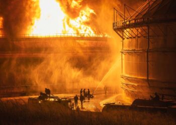 El incendio de la Base de Supertanqueros de Matanzas (2023). Foto: Raúl Navarro González.