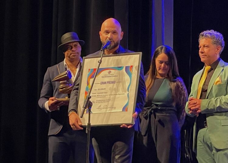 El quenista Rodrigo Sosa fue el ganador del Gran Premio Cubadisco 2025 por su disco "Olokun". Foto: Lied Lorain.