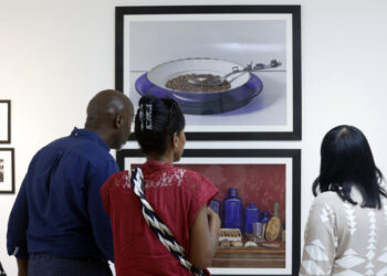 Exposición "Ojo de Agua", en el Centro de Prensa Internacional, en La Habana. Foto: Ernesto Mastrascusa / EFE.