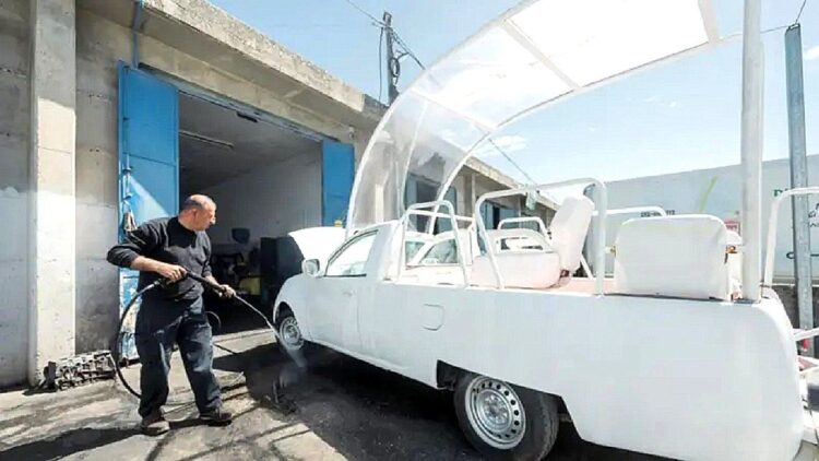 Imagen del Papamóvil que será reacondicionado. Foto: Cáritas Jerusalén