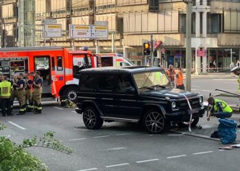 La policía estima que se trata de un accidente vial y no un acto terrorista. Foto:  Marco Krefting/ DPA.