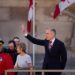 Mark Carney saluda al rey Carlos III y a la reina Camila del Reino Unido en el Senado de Ottawa, Canadá, el 27 de mayo de 2025. Foto: ERIC REID
/EFE/EPA.