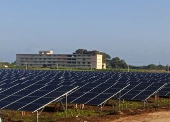 Parque solar fotovoltaico Juan Pérez II, el segundo instalado en Granma. Foto: Tomada de la UNE.