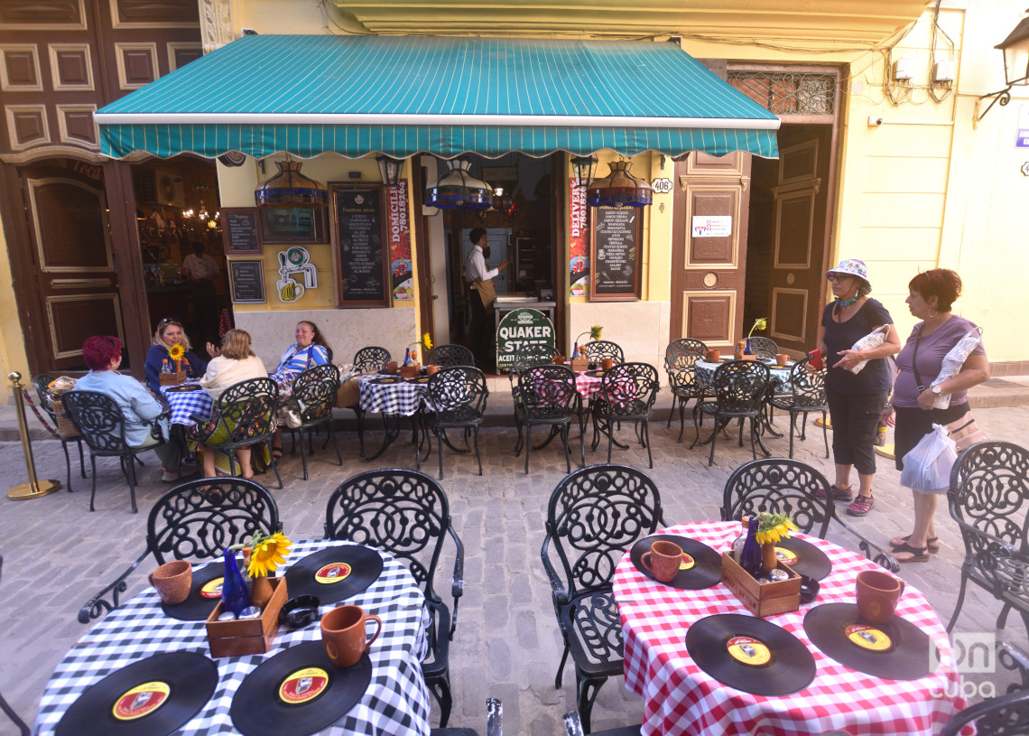 Restaurante Pizza Retro, en La Habana Vieja. Foto: Otmaro Rodríguez.
