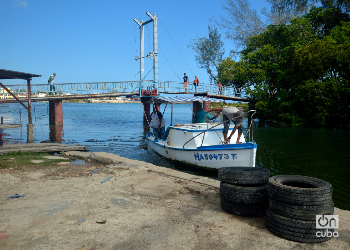 Puente de hierro que une Cojímar y Alamar, en La Habana. Foto: Otmaro Rodríguez.
