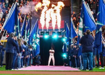 La presentación de Randy Arozarena en el Opening Day de la actual temporada de Grandes Ligas. Foto: Seattle Mariners.