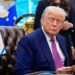 Donald Trump durante la firma de otra orden ejecutiva el 9 de mayo de 2025. Foto: EFE/EPA/Yuri Gripas / POOL.