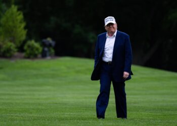 El presidente Trump en el Jardín Sur de a Casa Blanca tras descender del Marine One el 25 de mayo de 2025.  Foto: EFE/EPA/TIERNEY L CROSS / POOL.