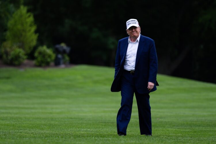 El presidente Trump en el Jardín Sur de a Casa Blanca tras descender del Marine One el 25 de mayo de 2025.  Foto: EFE/EPA/TIERNEY L CROSS / POOL.