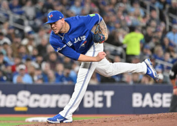 Yariel Rodríguez trabaja como relevista en un partido de los Toronto Blue Jays. Foto: Dan Hamilton/USA Today Sports.