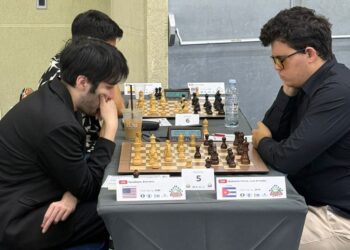 Luis Ernesto Quesada (der) en partida contra Brandon Jacobson. Foto: FIDE América.