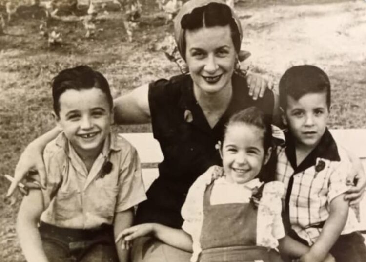 Bella García Marruz e hijos. Foto: Archivo familiar.