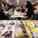 Posters de los candidatos que se presentarán a las elecciones presidenciales del 3 de junio en una oficina del comité de gestión electoral en Suwon, Corea del Sur, el 18 de mayo de 2025. Foto: YONHAP/EFE/EPA.