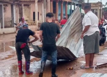 Daños provocados por un tornado en la localidad de Alquízar, en Artemisa, el 22 de mayo de 2025. Foto: Tomada del perfil de Facebook del Canal Caribe.