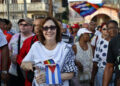 La directora del Centro Nacional de Educación Sexual (Cenesex), Mariela Castro, en el desfile de la comunidad LGTBIQ+ de Cuba contra la homofobia y la transfobia, en La Habana, el 10 de mayo de 2025. Foto: Ernesto Mastrascusa / EFE.