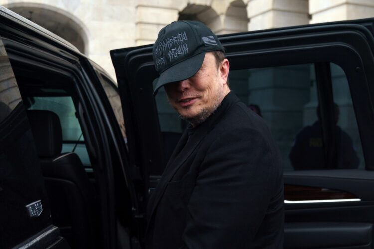 El magnate Elon Musk considera "decepcionante" el paquete fiscal de Donald Trump. Foto: EFE/EPA/WILL OLIVER