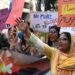 Personas marchan por la paz entre India y Pakistán, en Lahore, Pakistán. Foto: RAHAT DAR/EFE/EPA.