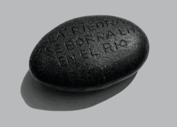 la piedra se borra en el río 1