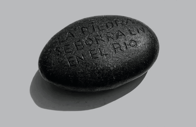 la piedra se borra en el río 1