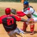 Jugada del sexto partido entre Las Tunas y Santiago de Cuba, en las semifinales de la III Liga Élite del Béisbol Cubano. Foto: István Ojeda / Periódico 26.