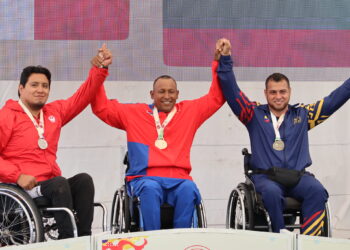 Leonardo Díaz (centro) se impuso en el lanzamiento del disco del Gran Prix de Paratletismo de Cali 2025. Foto: www.caligrandprixwpa.com