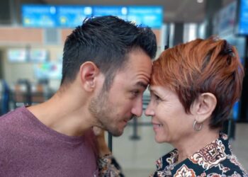 Raquel Mayedo junto a su hijo Ángel. Foto: Cortesía de Raquel Mayedo.