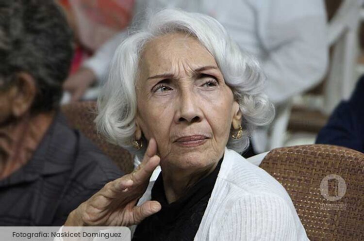 La diseñadora Marta Mosquera Rosell, Premio Nacional de Diseño del Libro, fallecida a los 76 años en Santiago de Cuba, el 4 de mayo de 2025. Foto: Naskicet Domínguez / Claustrofobias.