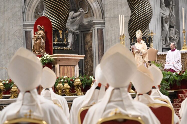 Dominique Mamberti, que es protodiácono del Colegio Cardenalicio y, será el encargado de proclamar al mundo la elección de un nuevo pontífice. Foto: @VATICAN MEDIA