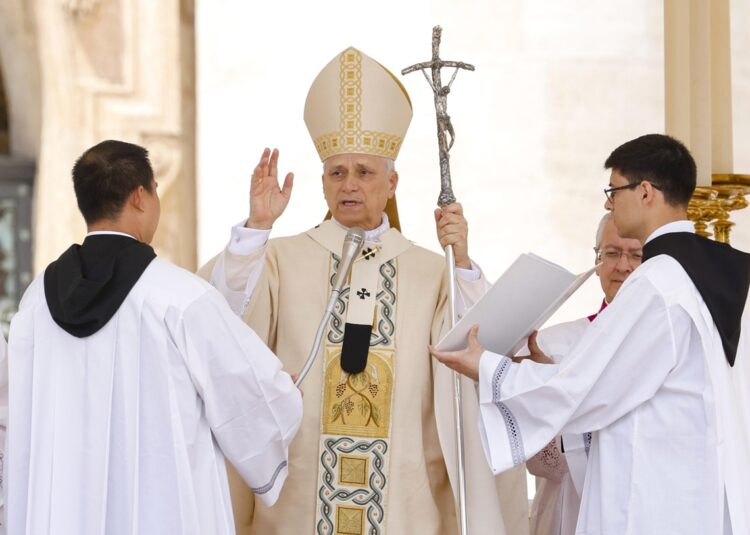 Papa León XIV durante su ceremonia de entronización como nuevo Pontífice, este domingo 18 de mayo en el Vaticano. Foto: Fabio Frustaci/EFE/EPA.