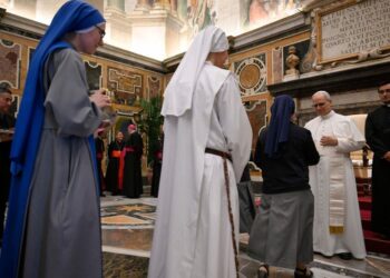 El Papa saluda a los participantes en la Asamblea General anual de las Obras Misionales Pontificias (OMP). Foto: @Vatican Media